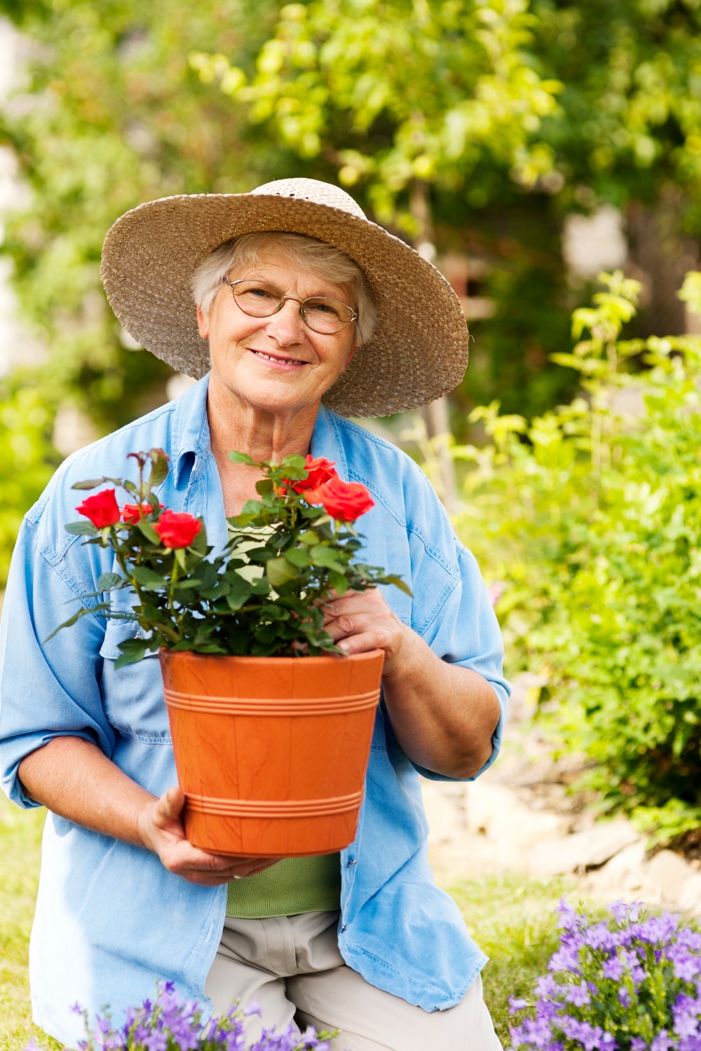 Recomendaciones para cuidar a una persona mayor en primavera